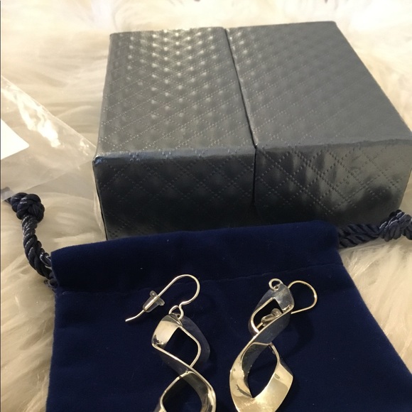 Sterling Silver Figure 8 Lightweight Dangle Earrings. NIB - Picture 4 of 10